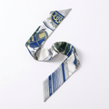 Foulard Silky Twist Blue HC63 sur fond blanc